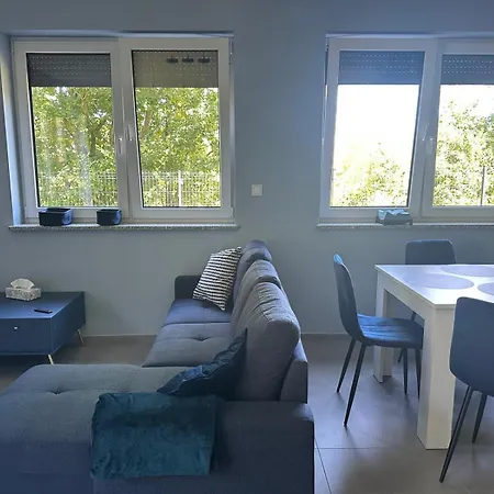 Daisy Apartment